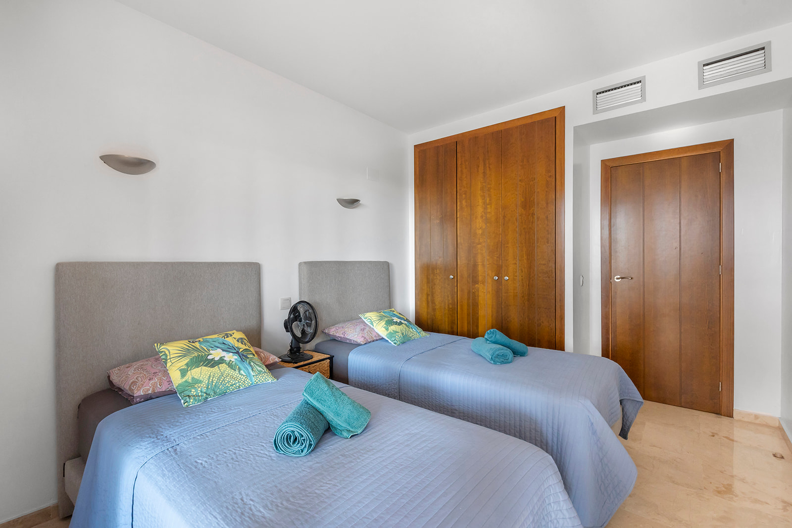 For Sale - 2 Bedroom 2 Bathroom Apartment in Torrevieja - Punta Prima  - Alicante