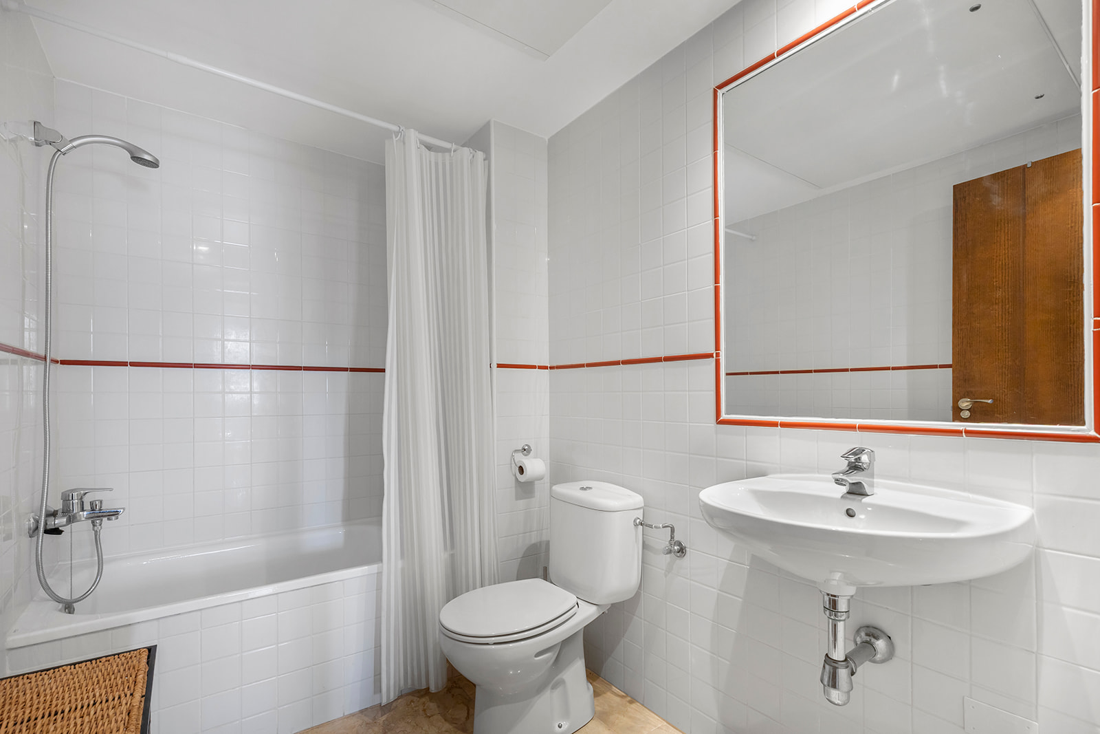 For Sale - 2 Bedroom 2 Bathroom Apartment in Torrevieja - Punta Prima  - Alicante