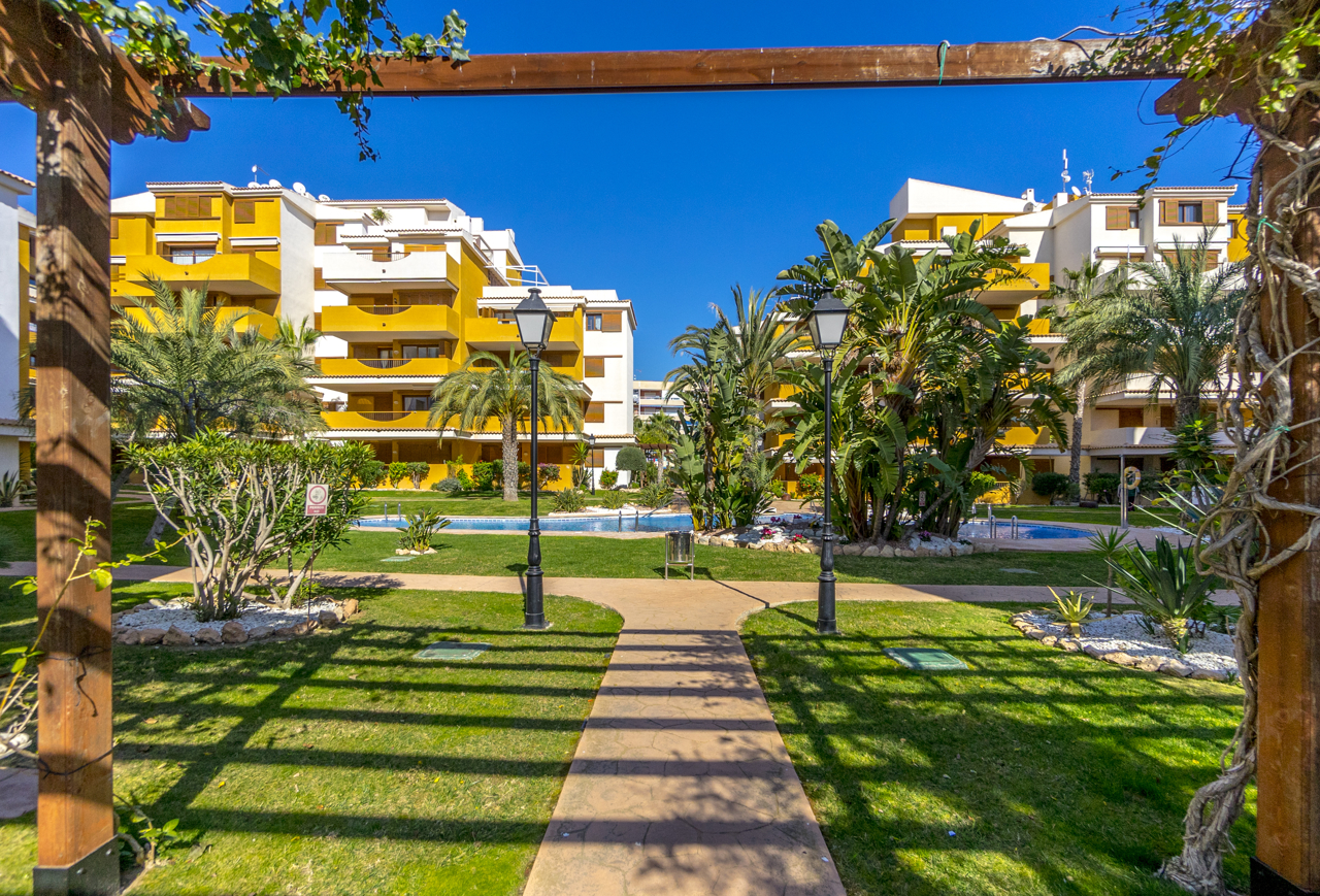 For Sale - 2 Bedroom 2 Bathroom Apartment in Torrevieja - Punta Prima  - Alicante