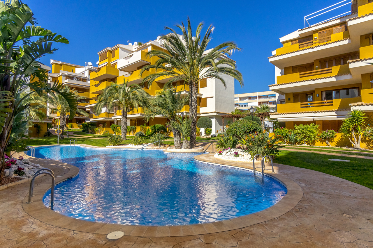 For Sale - 2 Bedroom 2 Bathroom Apartment in Torrevieja - Punta Prima  - Alicante