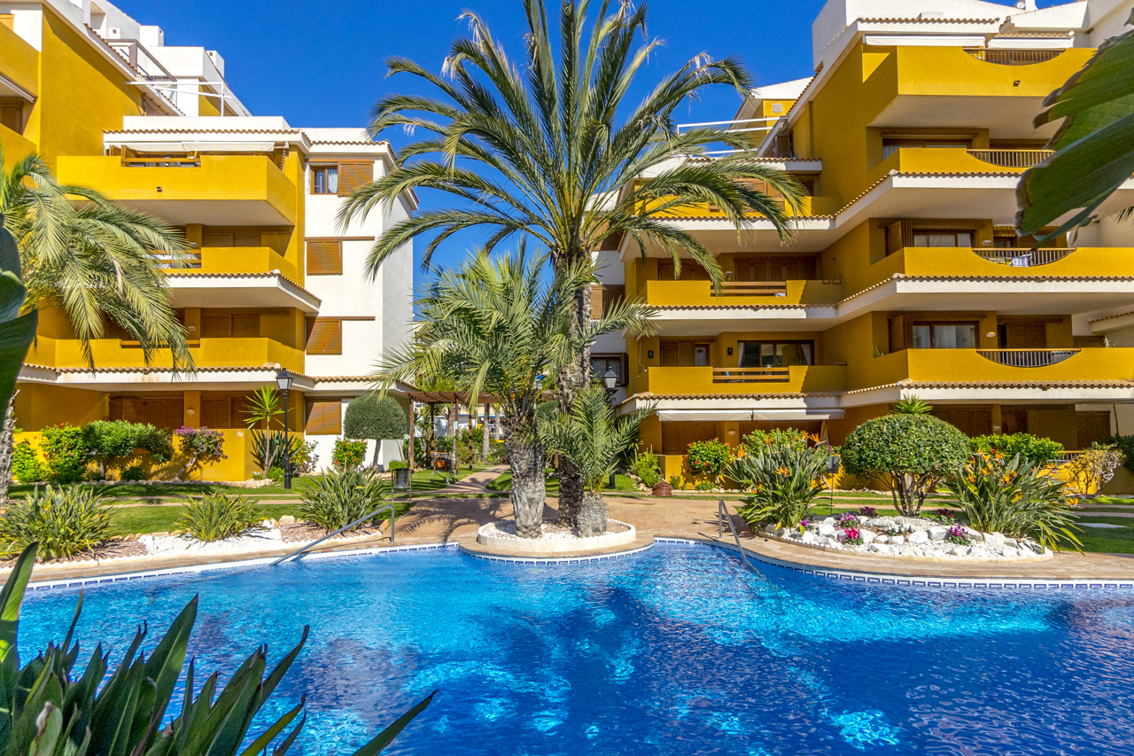For Sale - 2 Bedroom 2 Bathroom Apartment in Torrevieja - Punta Prima  - Alicante