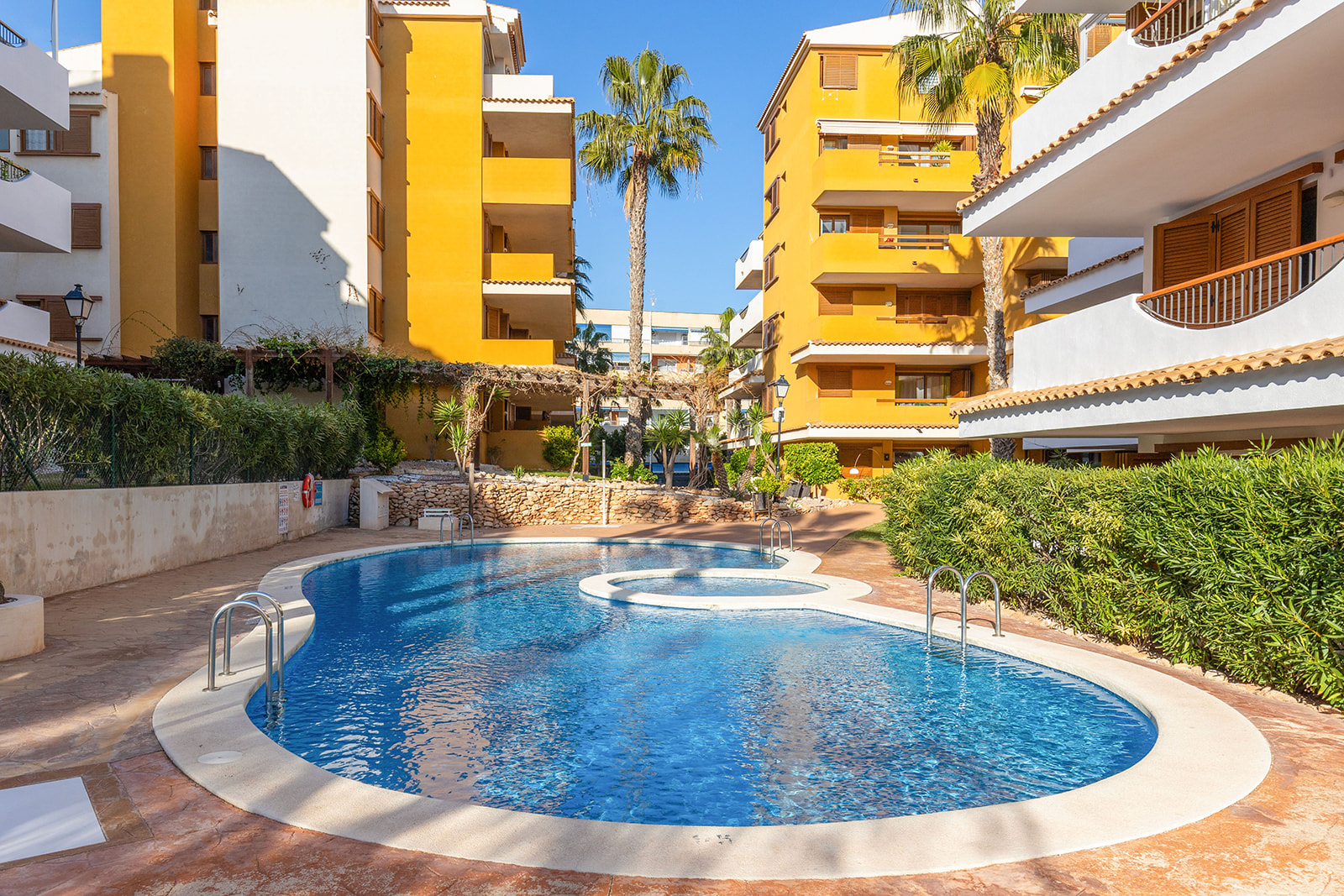 For Sale - 2 Bedroom 2 Bathroom Apartment in Torrevieja - Punta Prima  - Alicante