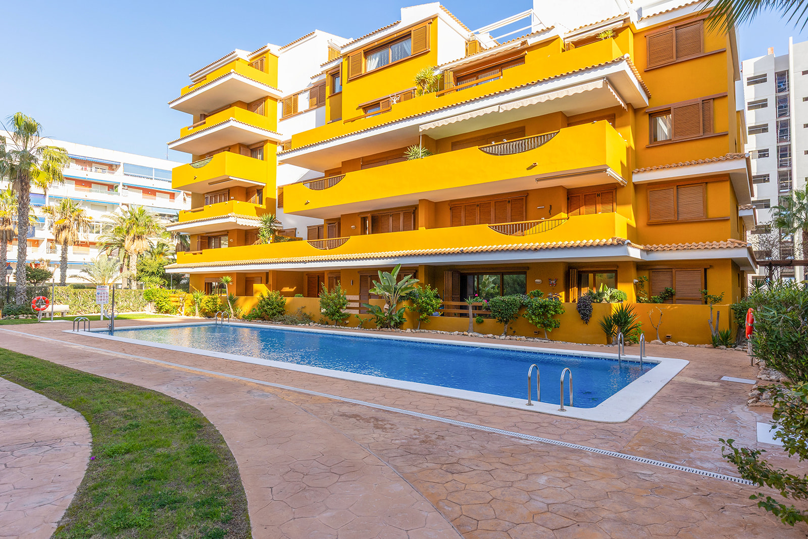For Sale - 2 Bedroom 2 Bathroom Apartment in Torrevieja - Punta Prima  - Alicante