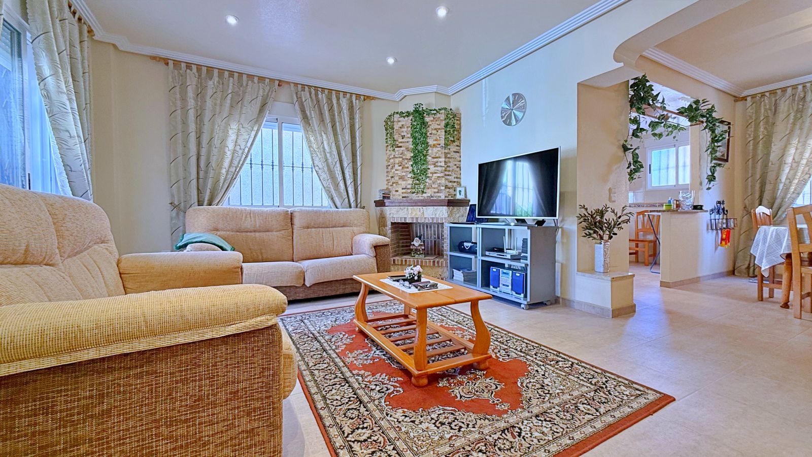 For Sale - 4 Bedroom 2 Bathroom Villa in Orihuela - Orihuela Costa  - Alicante