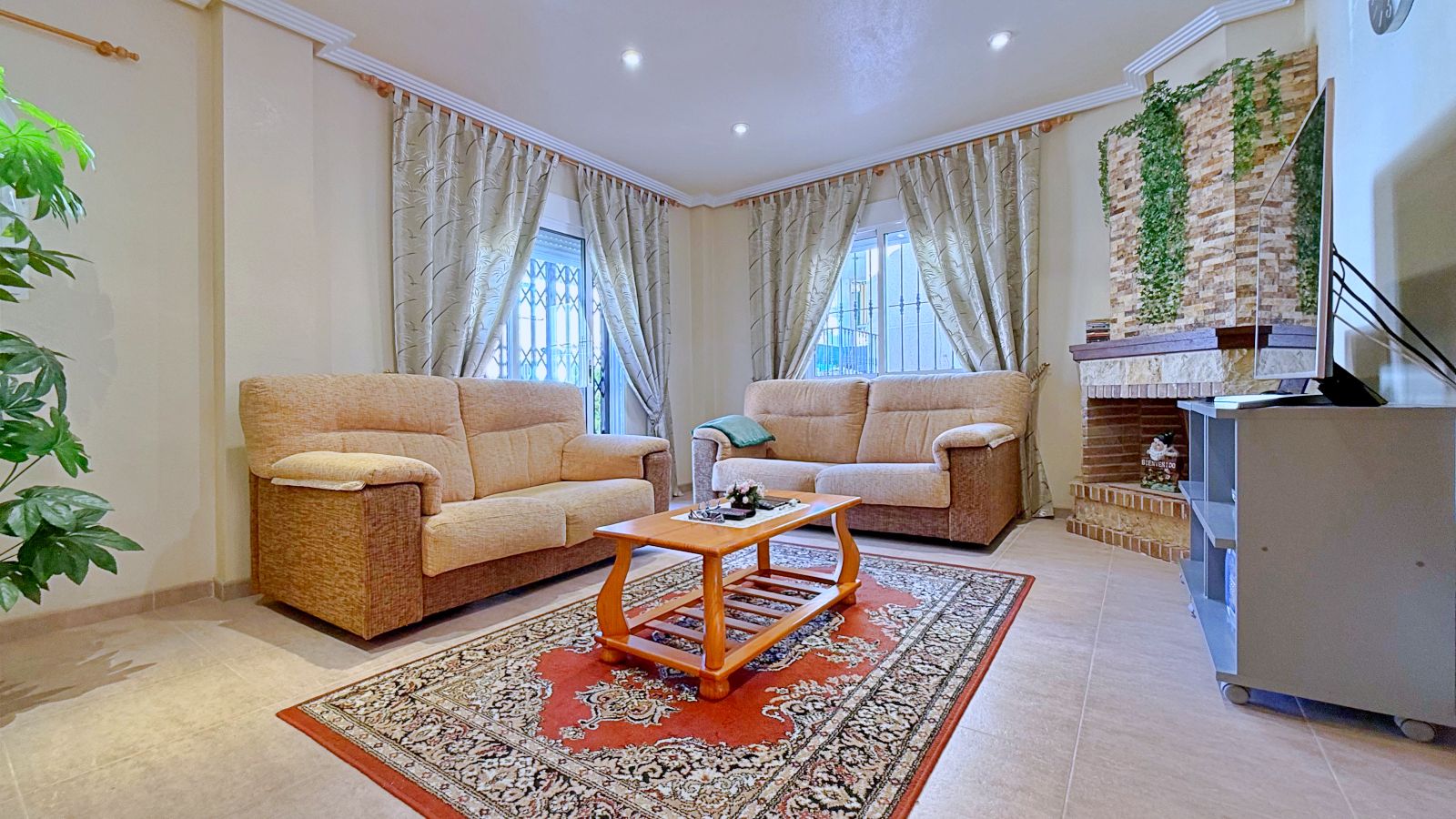 For Sale - 4 Bedroom 2 Bathroom Villa in Orihuela - Orihuela Costa  - Alicante
