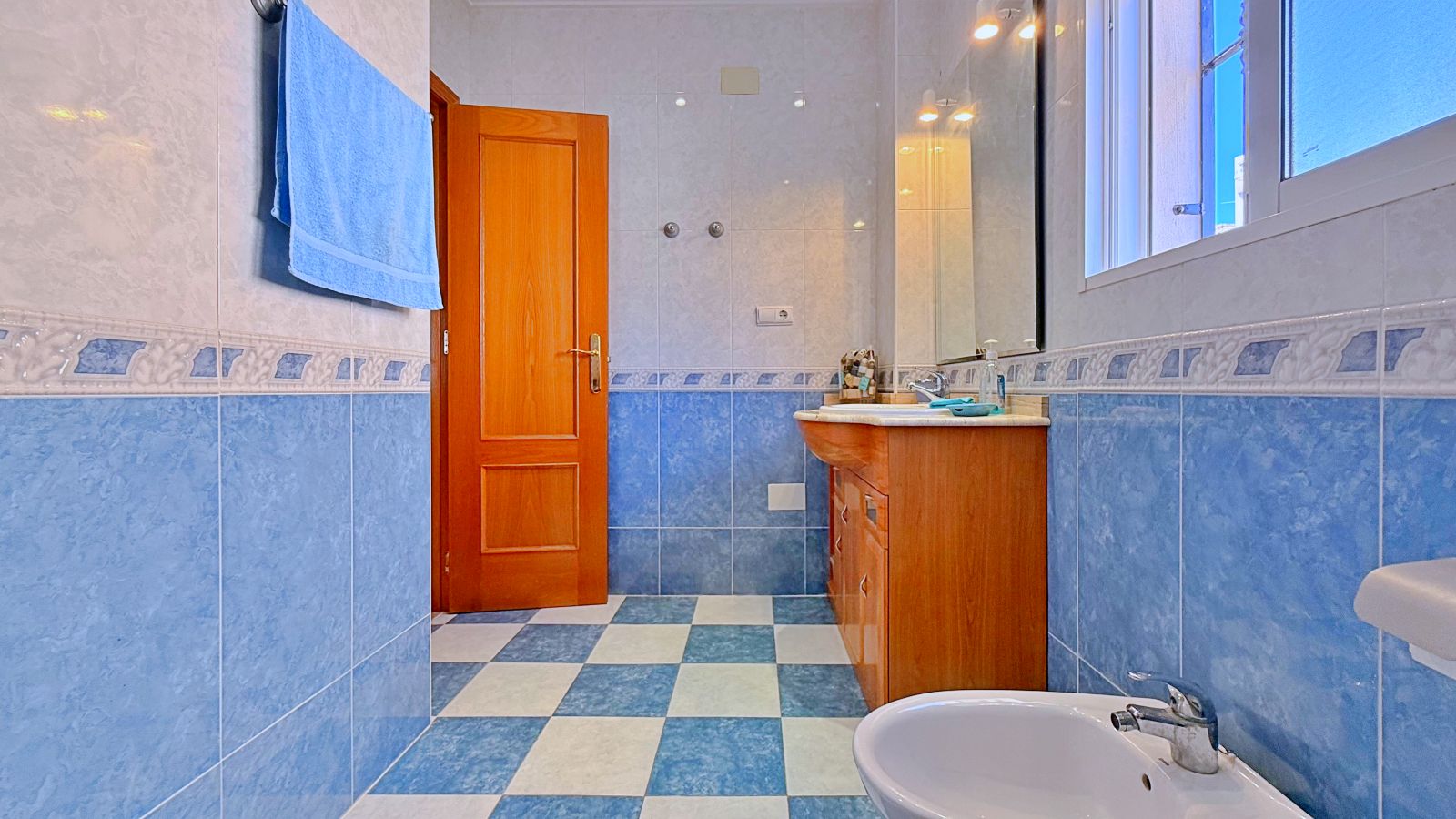 For Sale - 4 Bedroom 2 Bathroom Villa in Orihuela - Orihuela Costa  - Alicante