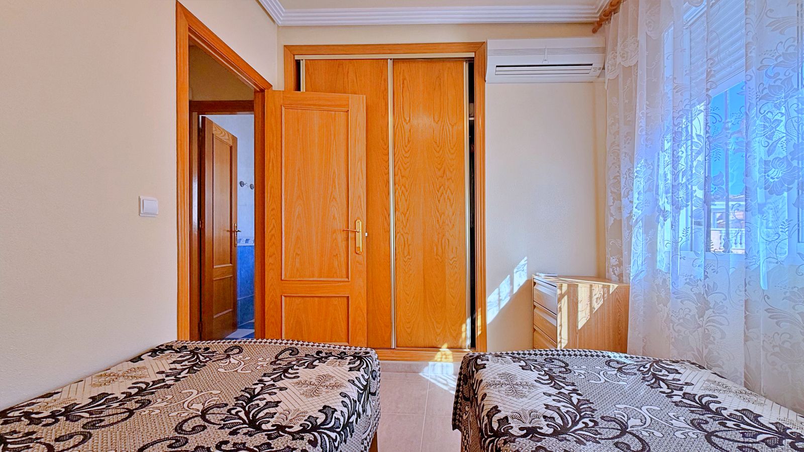 For Sale - 4 Bedroom 2 Bathroom Villa in Orihuela - Orihuela Costa  - Alicante