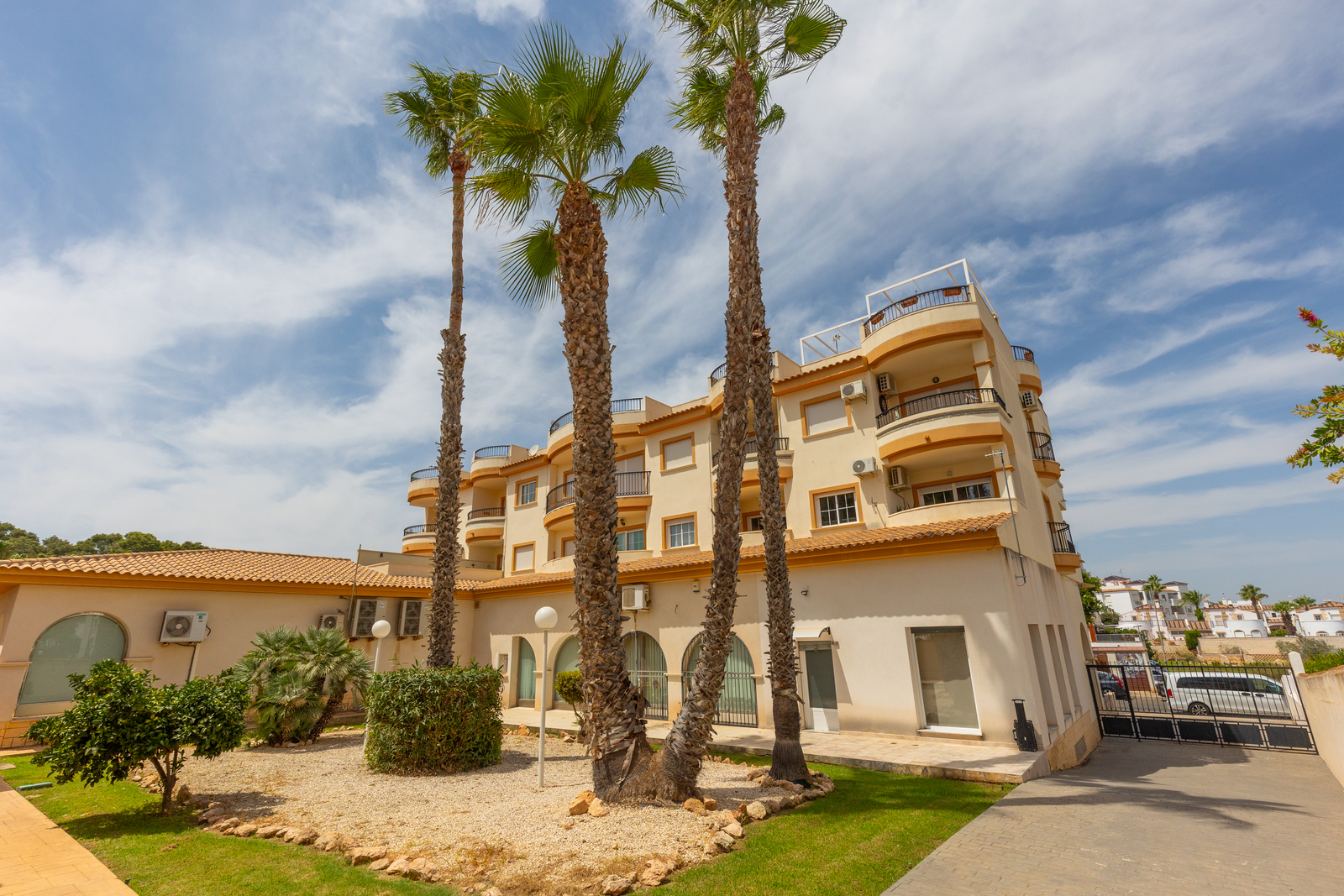 For Sale - 2 Bedroom 1 Bathroom Apartment in Orihuela - Villamartin  - Alicante