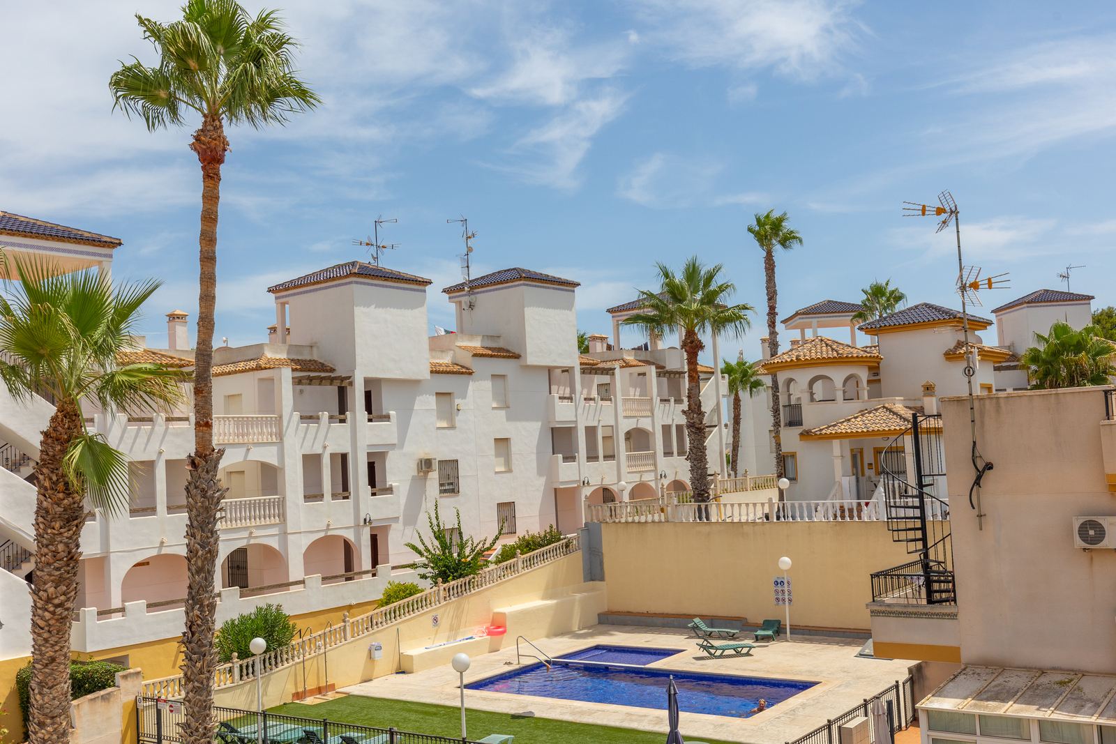 For Sale - 2 Bedroom 1 Bathroom Apartment in Orihuela - Villamartin  - Alicante