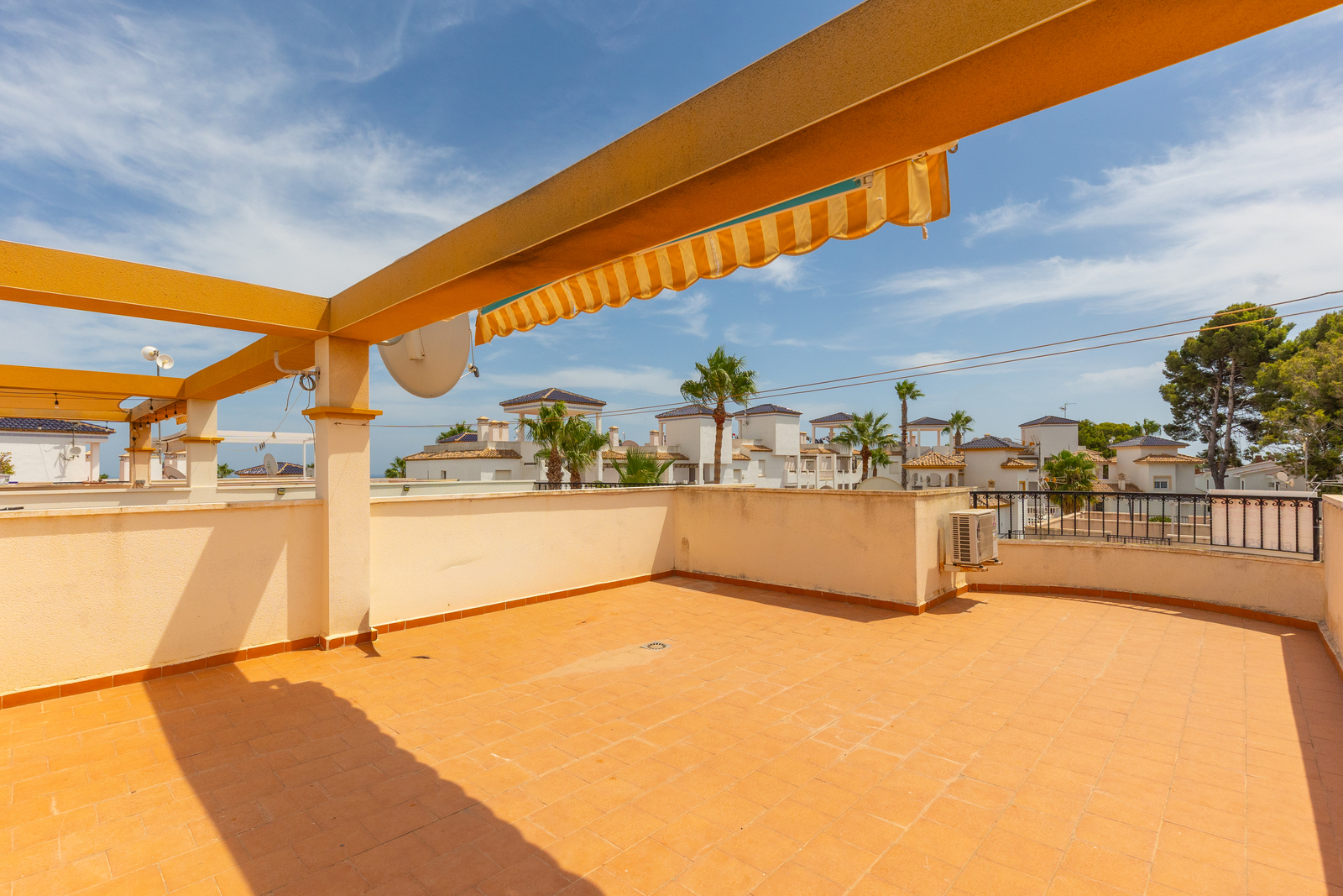 For Sale - 2 Bedroom 1 Bathroom Apartment in Orihuela - Villamartin  - Alicante