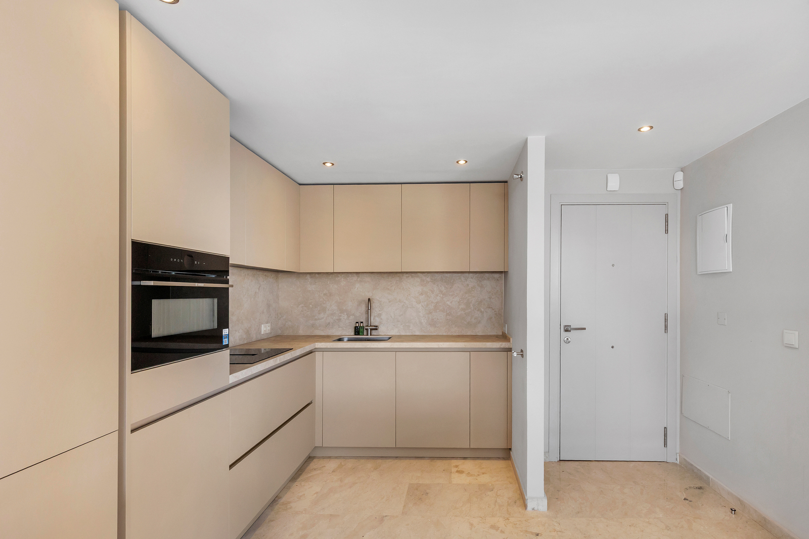 For Sale - 3 Bedroom 2 Bathroom Apartment in Torrevieja - Punta Prima  - Alicante