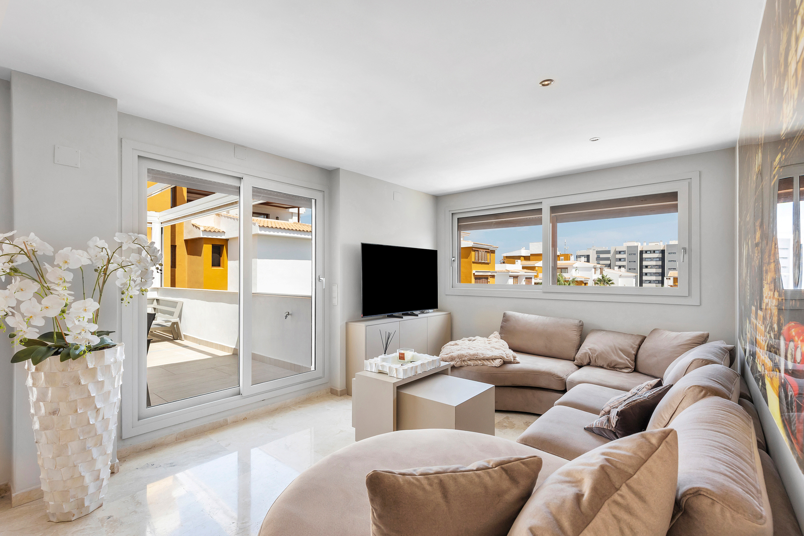 For Sale - 3 Bedroom 2 Bathroom Apartment in Torrevieja - Punta Prima  - Alicante