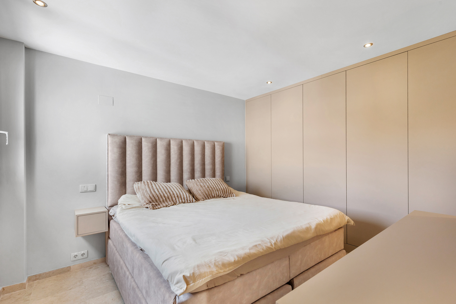 For Sale - 3 Bedroom 2 Bathroom Apartment in Torrevieja - Punta Prima  - Alicante