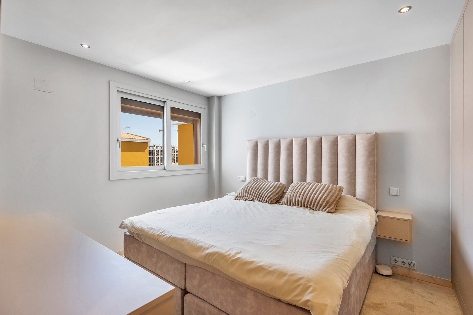 For Sale - 3 Bedroom 2 Bathroom Apartment in Torrevieja - Punta Prima  - Alicante