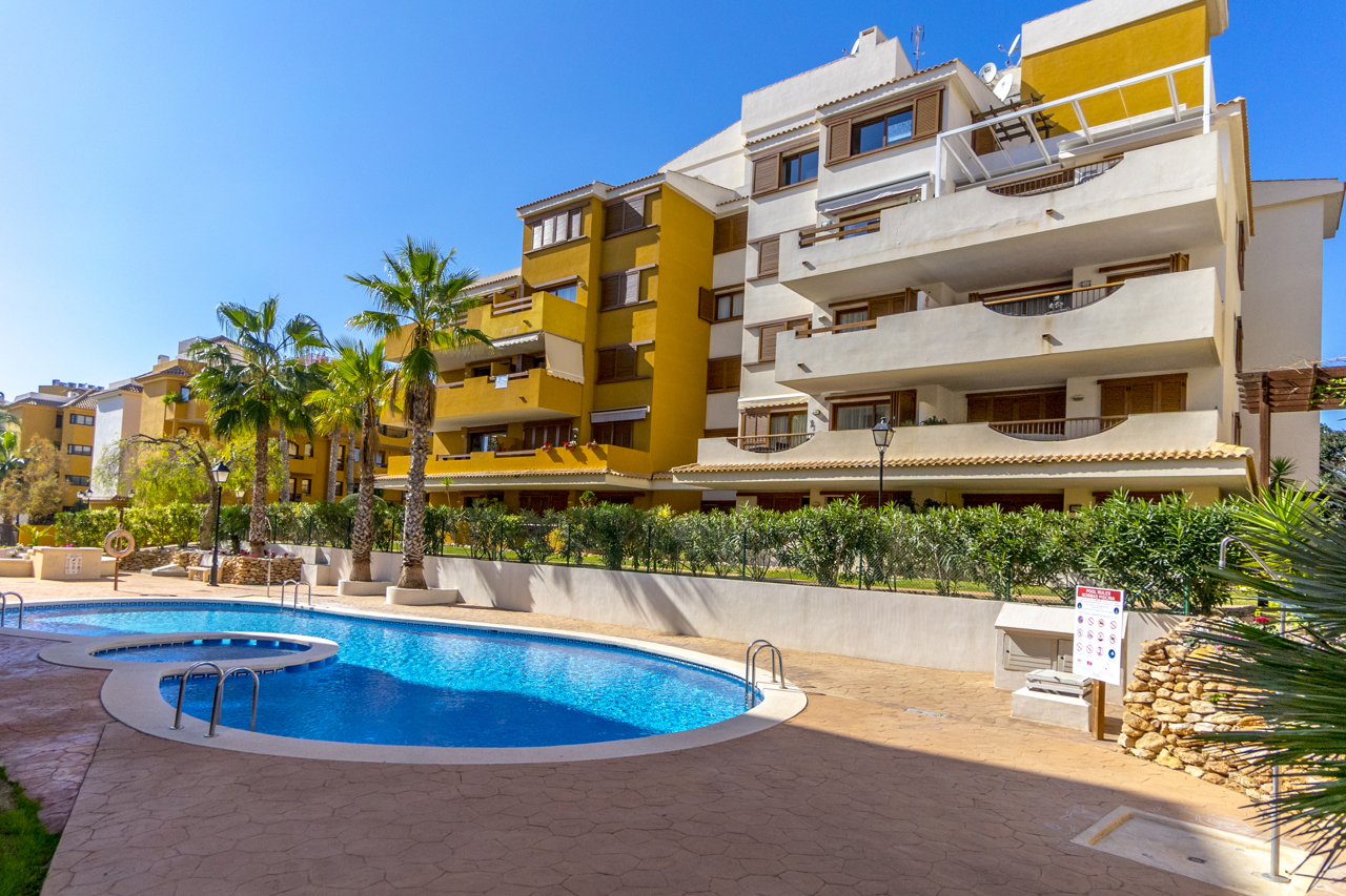 For Sale - 3 Bedroom 2 Bathroom Apartment in Torrevieja - Punta Prima  - Alicante