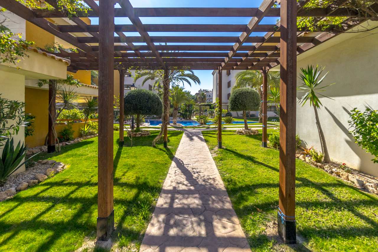 For Sale - 3 Bedroom 2 Bathroom Apartment in Torrevieja - Punta Prima  - Alicante