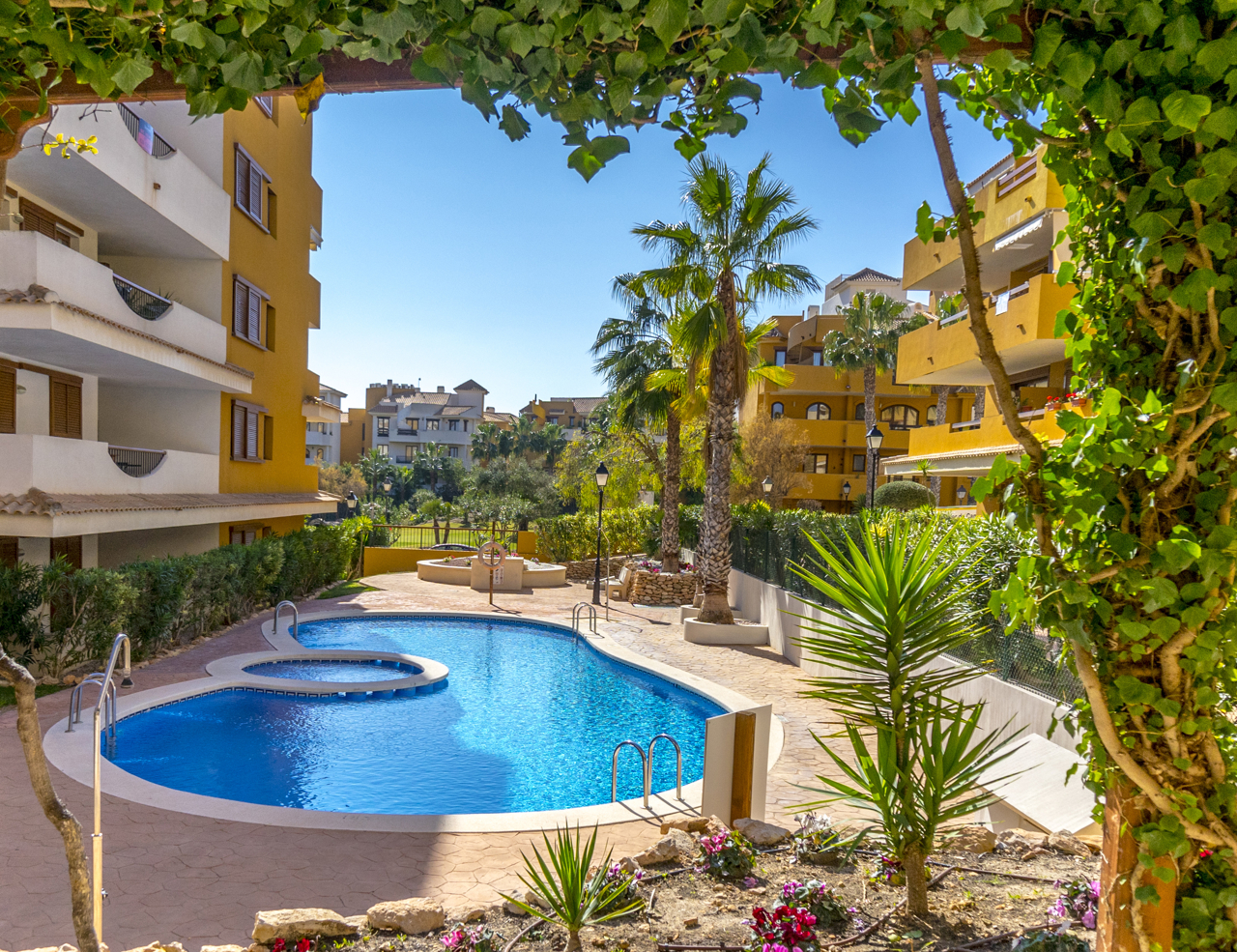 For Sale - 3 Bedroom 2 Bathroom Apartment in Torrevieja - Punta Prima  - Alicante