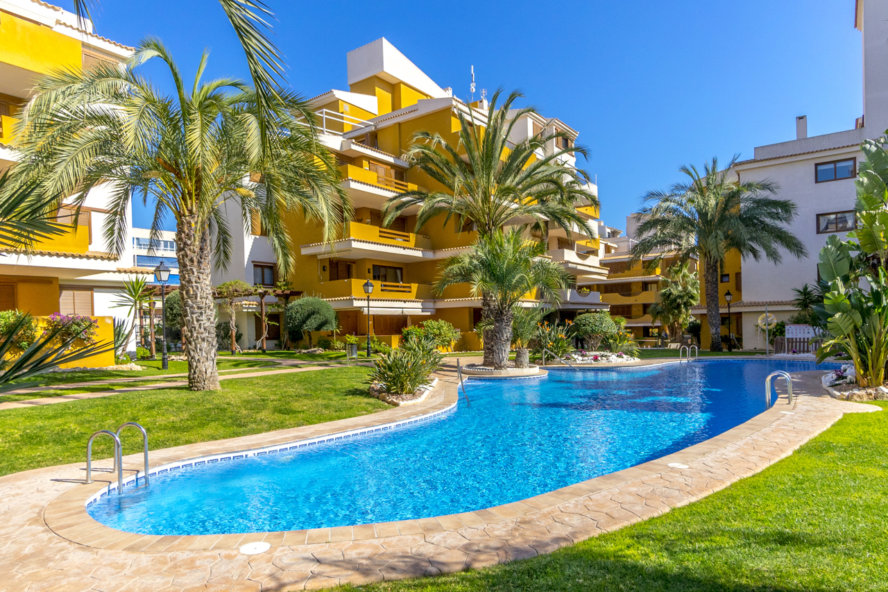 For Sale - 3 Bedroom 2 Bathroom Apartment in Torrevieja - Punta Prima  - Alicante
