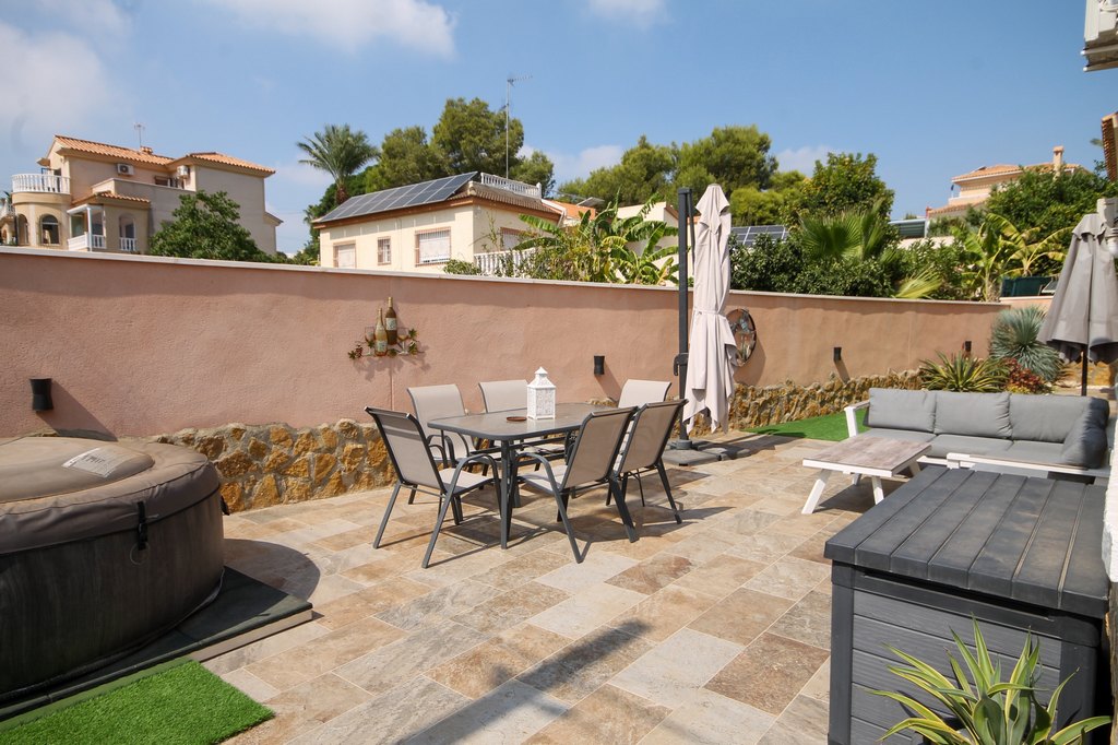 Villa in San Miguel de Salinas - Image 2