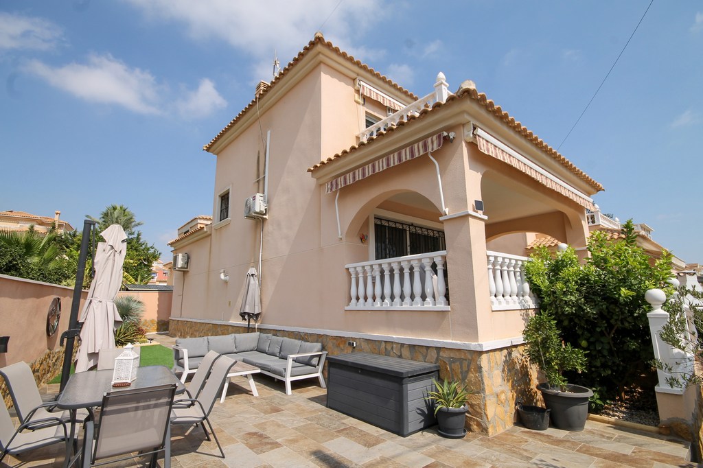 Villa in San Miguel de Salinas - Image 4