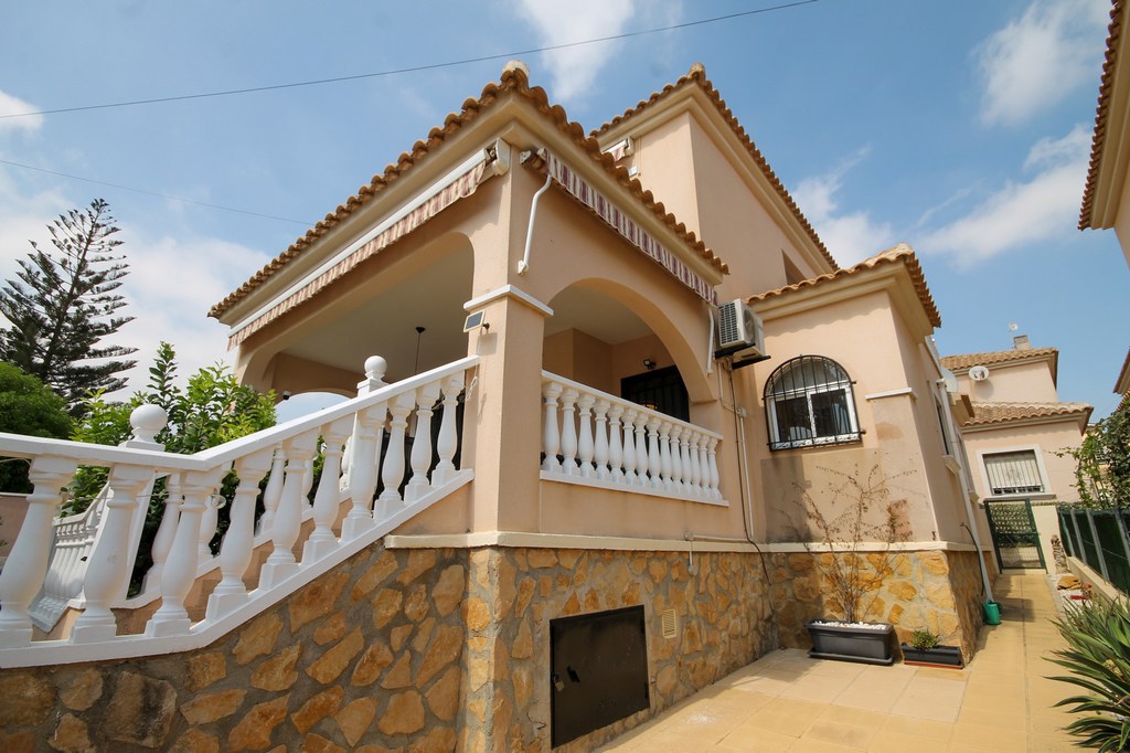 Villa in San Miguel de Salinas - Image 5