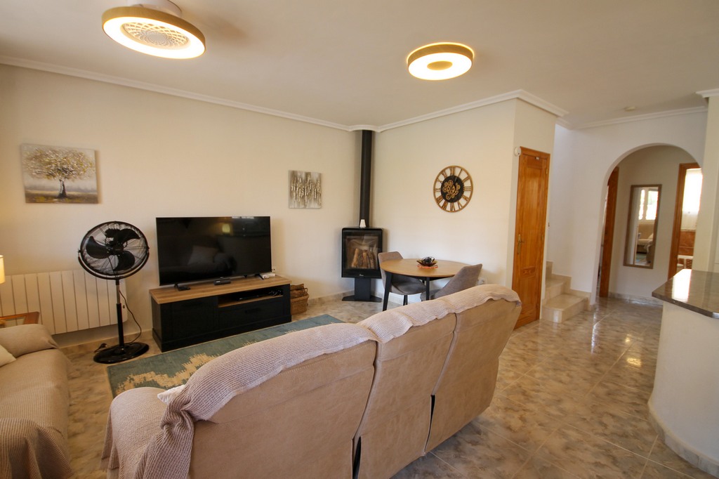 For Sale - Beautifully presented 3 bed villa with communal pool -  - Alicante