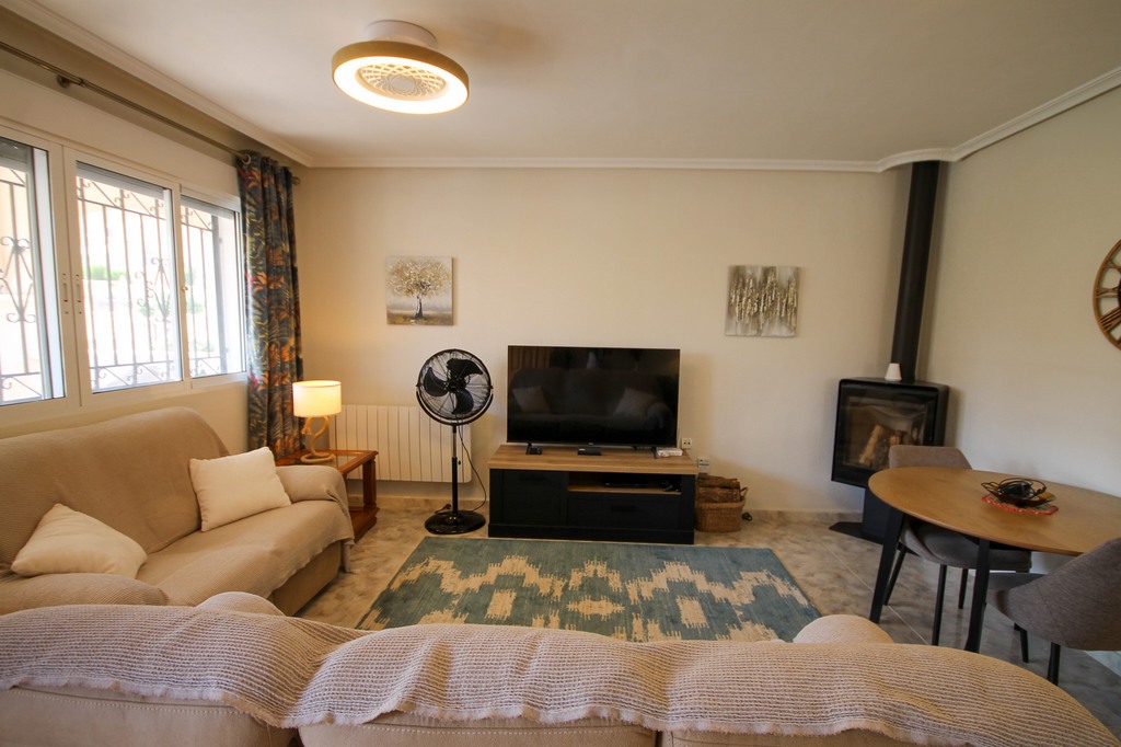 For Sale - Beautifully presented 3 bed villa with communal pool -  - Alicante