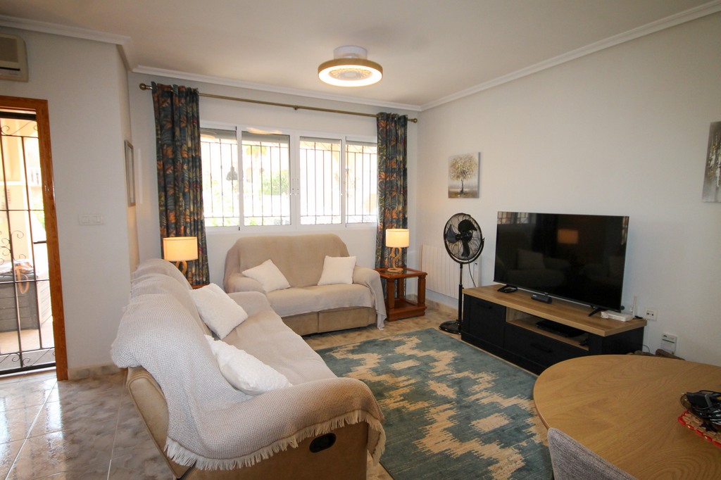 For Sale - Beautifully presented 3 bed villa with communal pool -  - Alicante