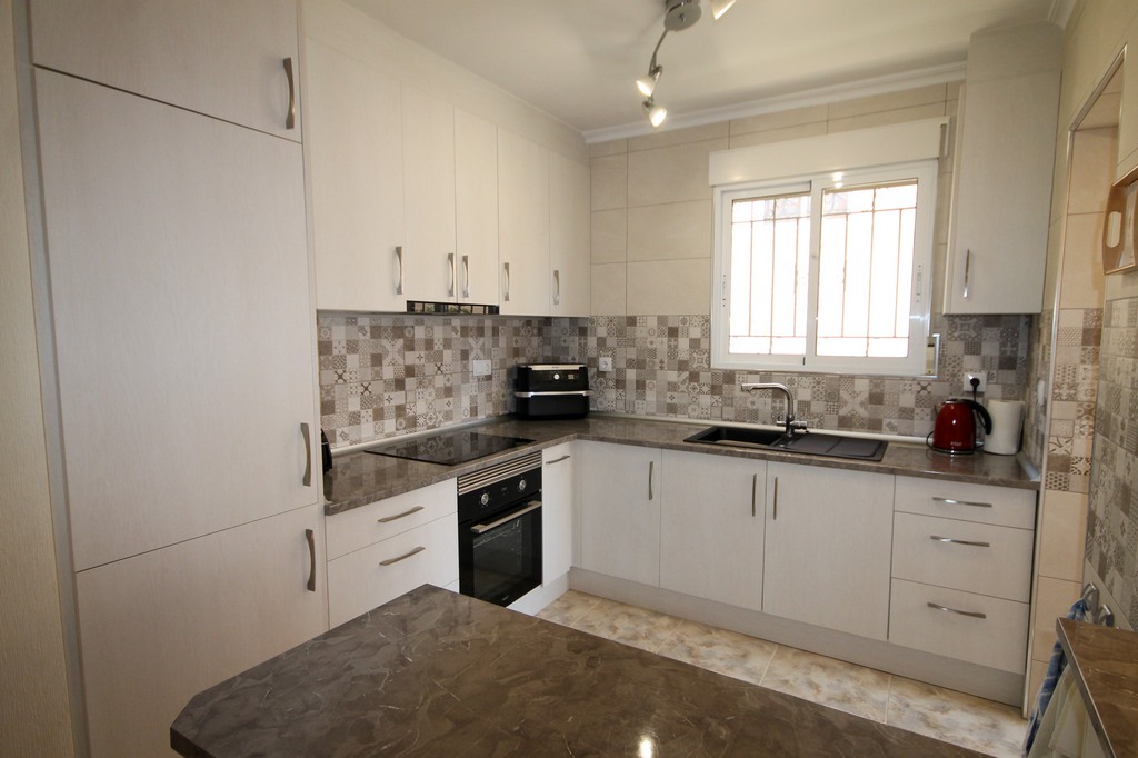 For Sale - Beautifully presented 3 bed villa with communal pool -  - Alicante
