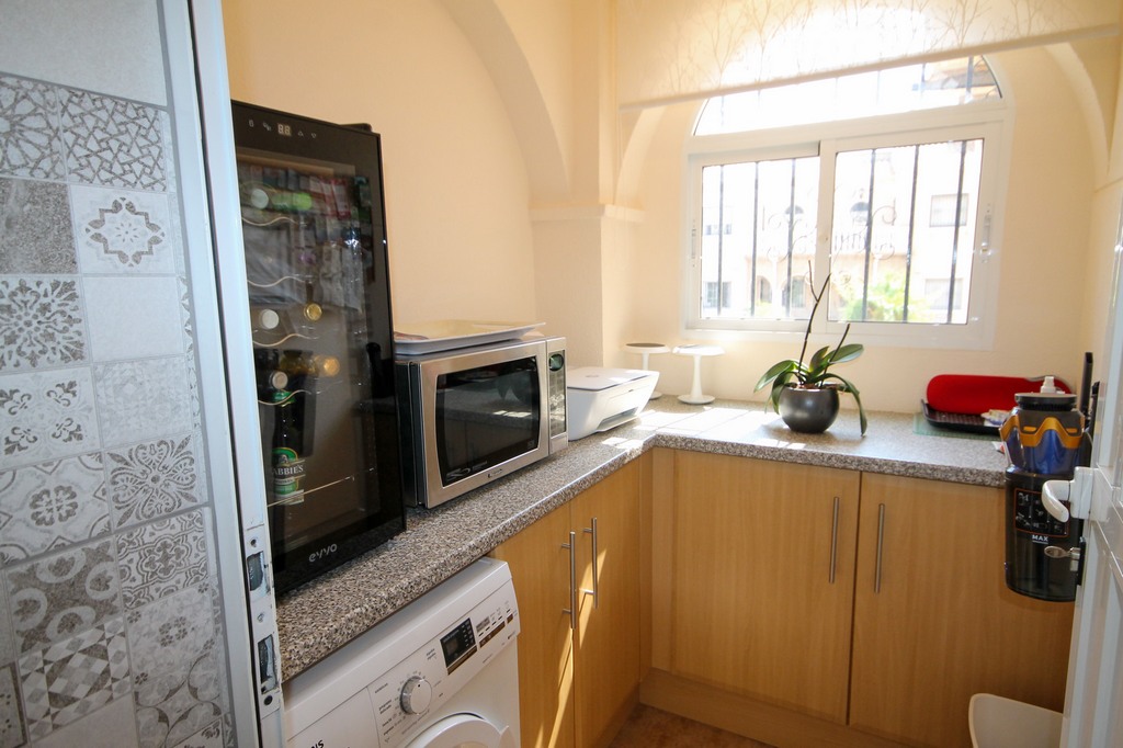 For Sale - Beautifully presented 3 bed villa with communal pool -  - Alicante