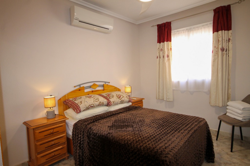 For Sale - Beautifully presented 3 bed villa with communal pool -  - Alicante