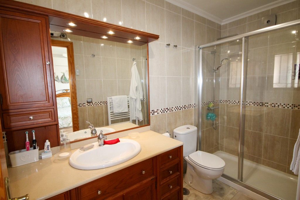 For Sale - Beautifully presented 3 bed villa with communal pool -  - Alicante