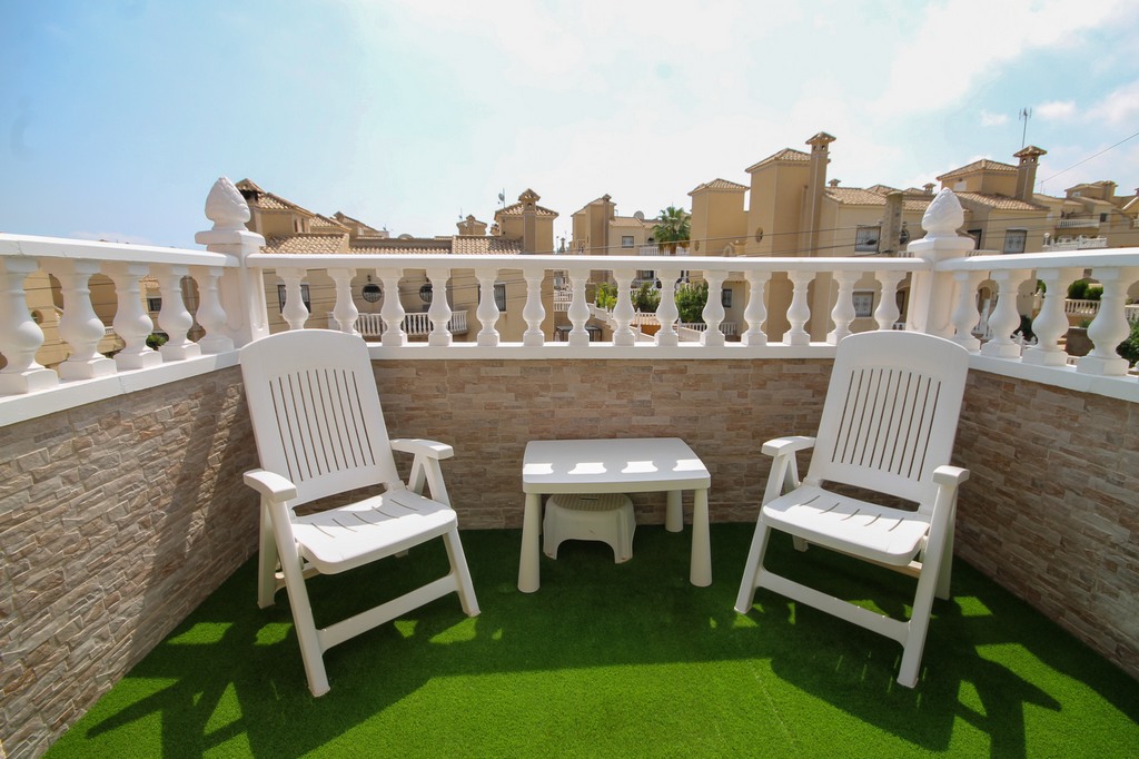 For Sale - Beautifully presented 3 bed villa with communal pool -  - Alicante