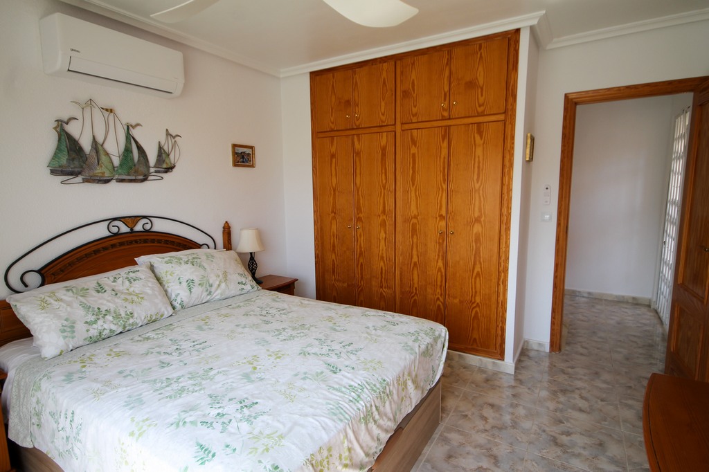 For Sale - Beautifully presented 3 bed villa with communal pool -  - Alicante