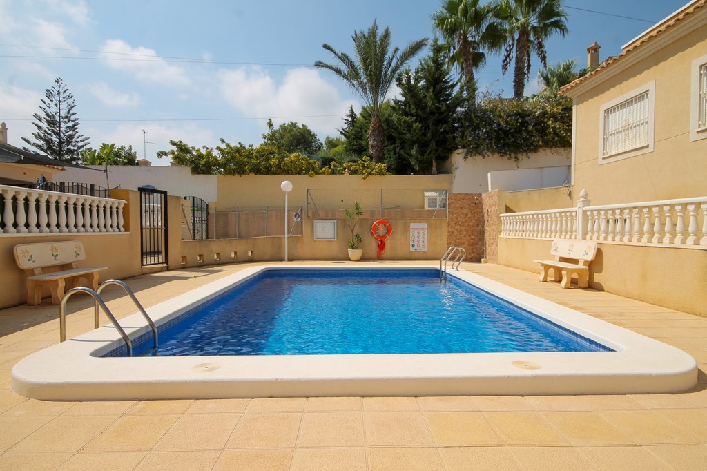 Villa in San Miguel de Salinas - Image 3