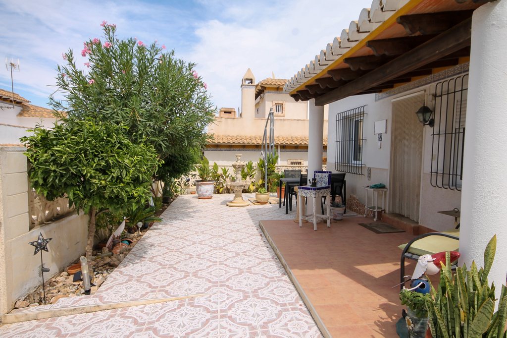 Sold - Charming 2 bedroom house with communal pool -  - Alicante