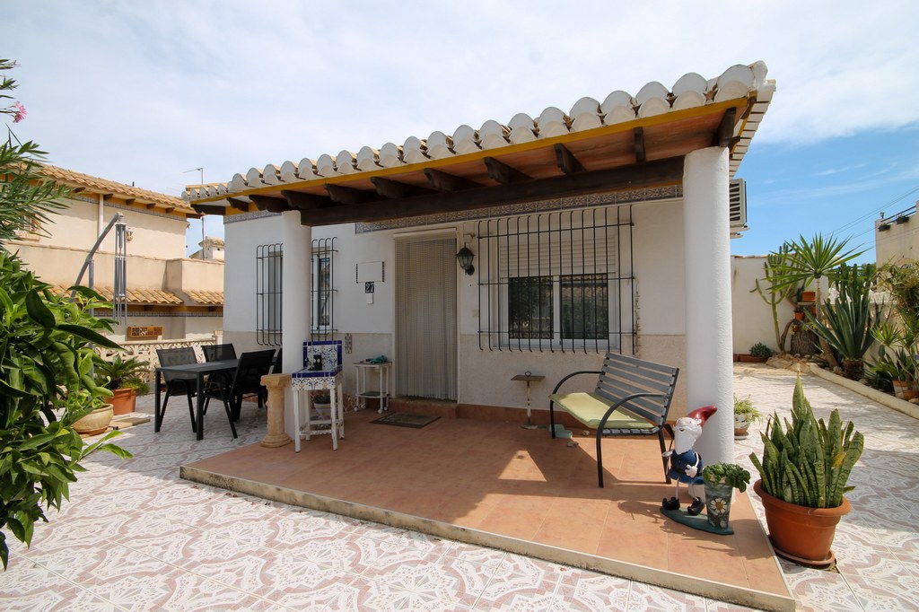 Sold - Charming 2 bedroom house with communal pool -  - Alicante