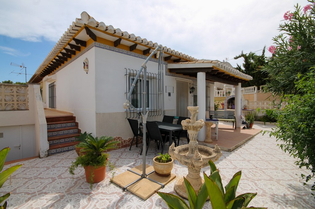 Sold - Charming 2 bedroom house with communal pool -  - Alicante