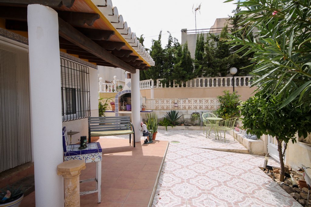 Sold - Charming 2 bedroom house with communal pool -  - Alicante