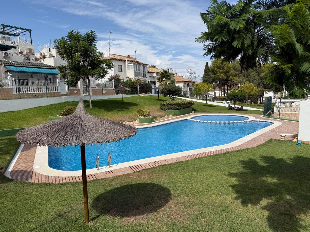 Sold - Charming 2 bedroom house with communal pool -  - Alicante