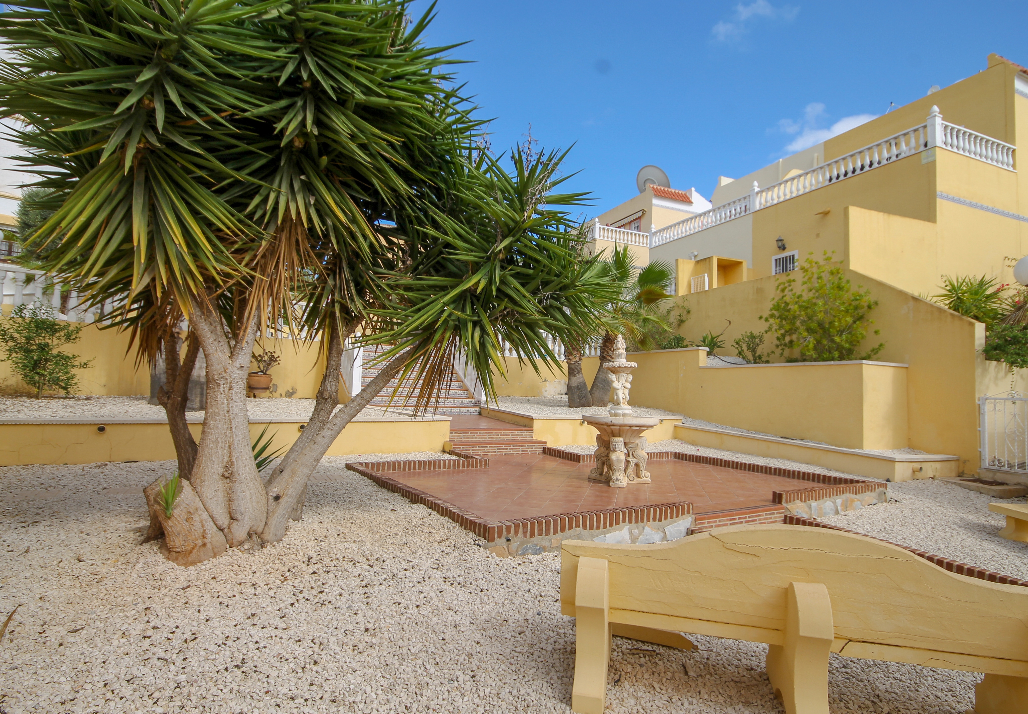For Sale - Beautifully presented 3 bed villa with communal pool -  - Alicante