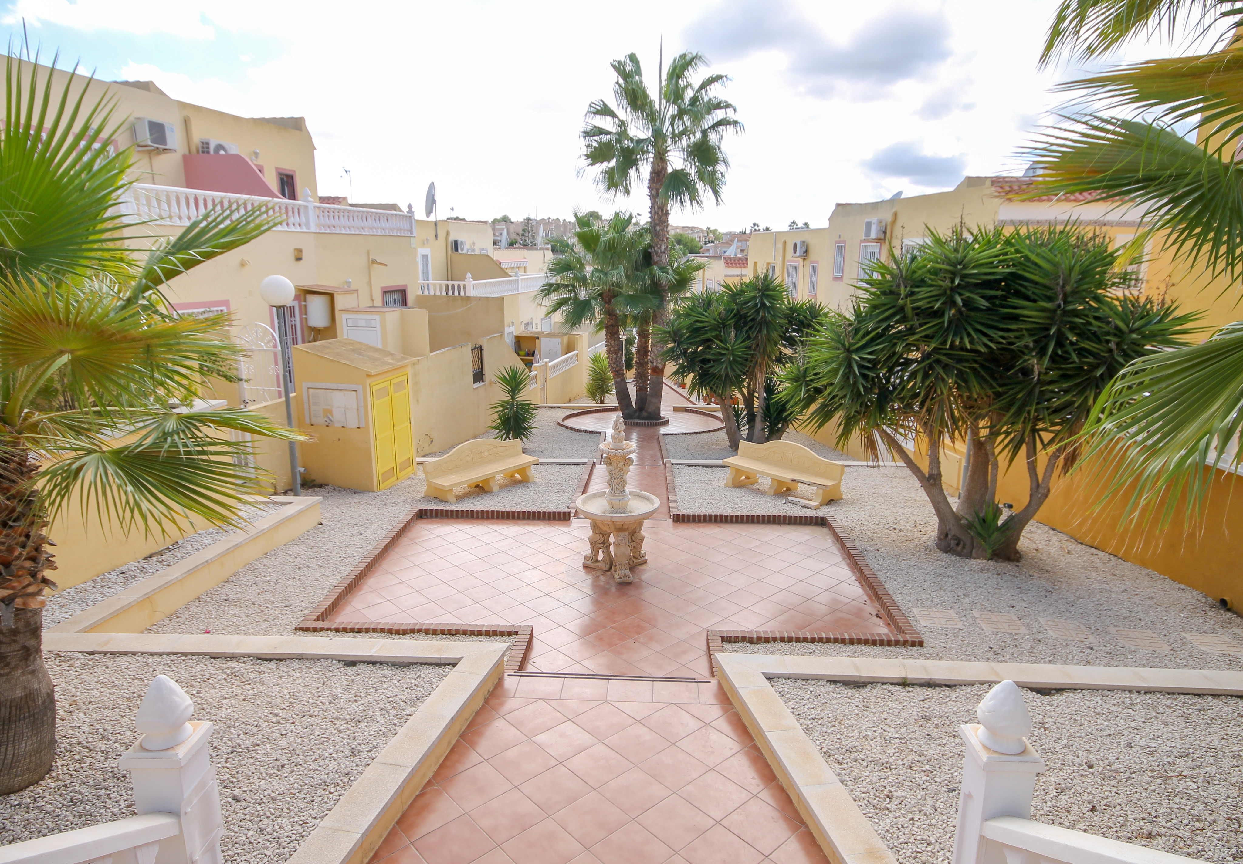 For Sale - Beautifully presented 3 bed villa with communal pool -  - Alicante