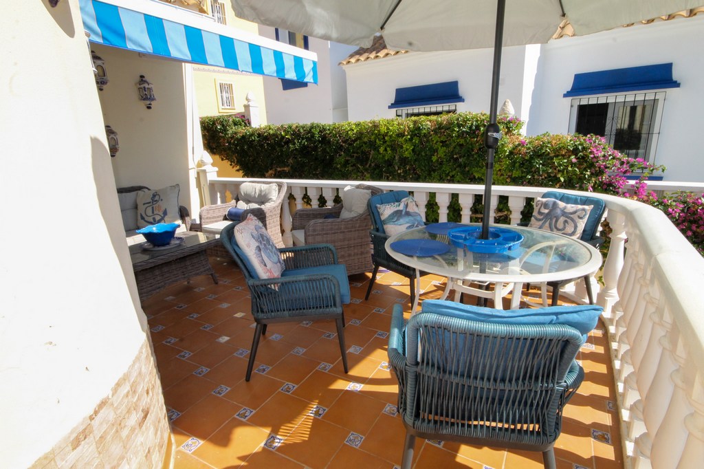 For Sale - Beautifully presented 3 bed villa with communal pool -  - Alicante