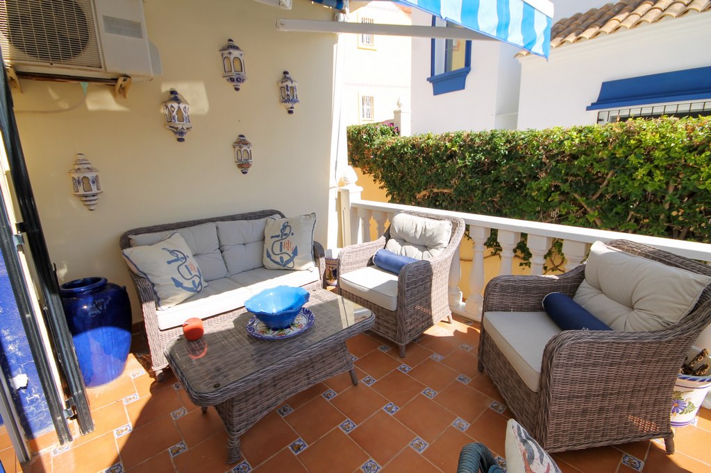 For Sale - Beautifully presented 3 bed villa with communal pool -  - Alicante
