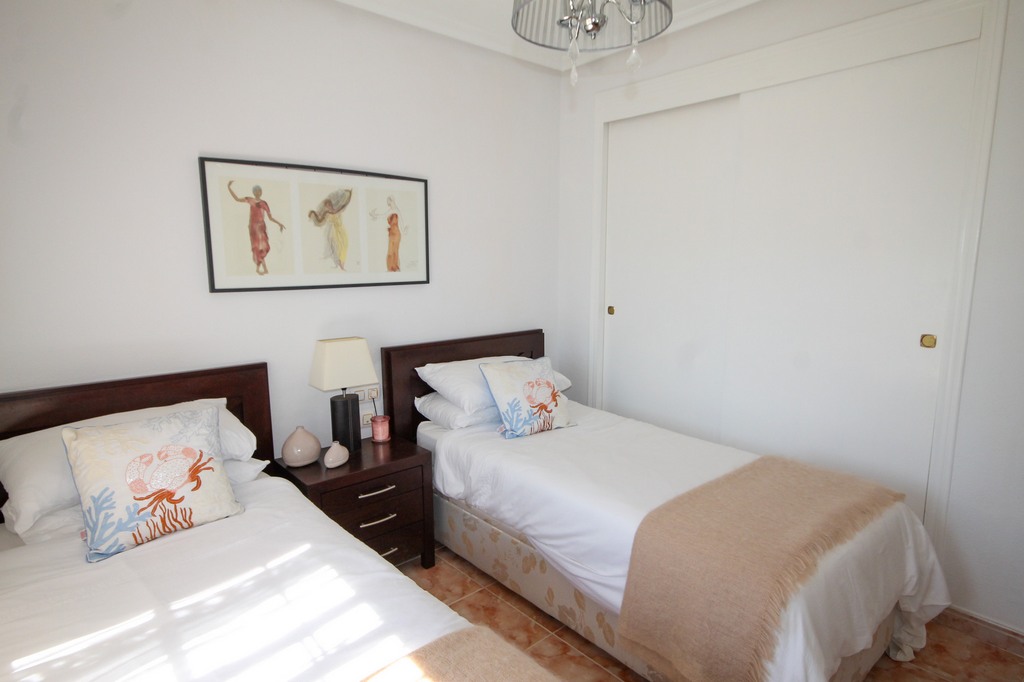 For Sale - Beautifully presented 3 bed villa with communal pool -  - Alicante