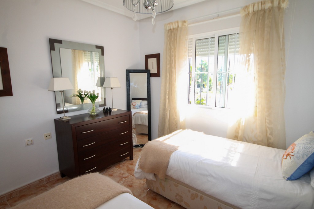For Sale - Beautifully presented 3 bed villa with communal pool -  - Alicante