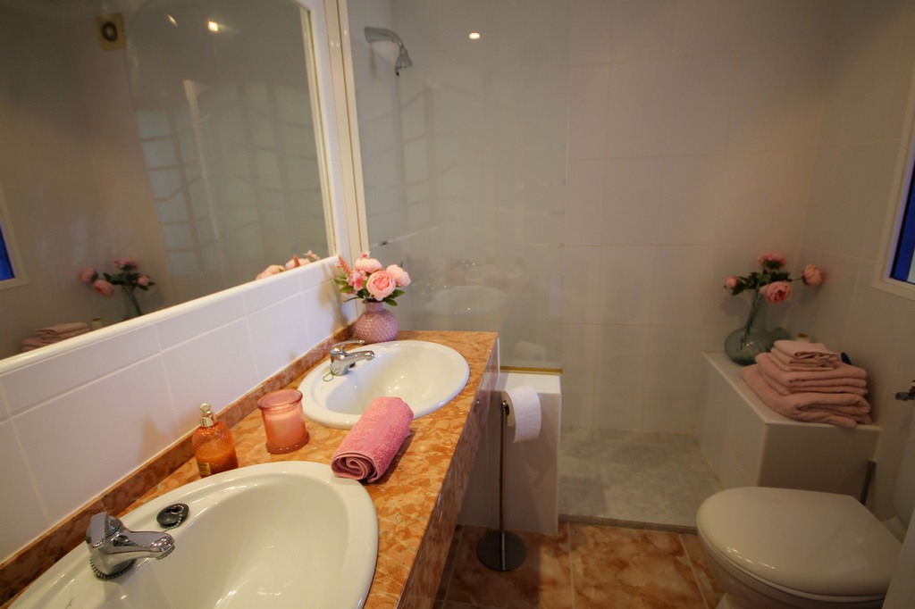 For Sale - Beautifully presented 3 bed villa with communal pool -  - Alicante