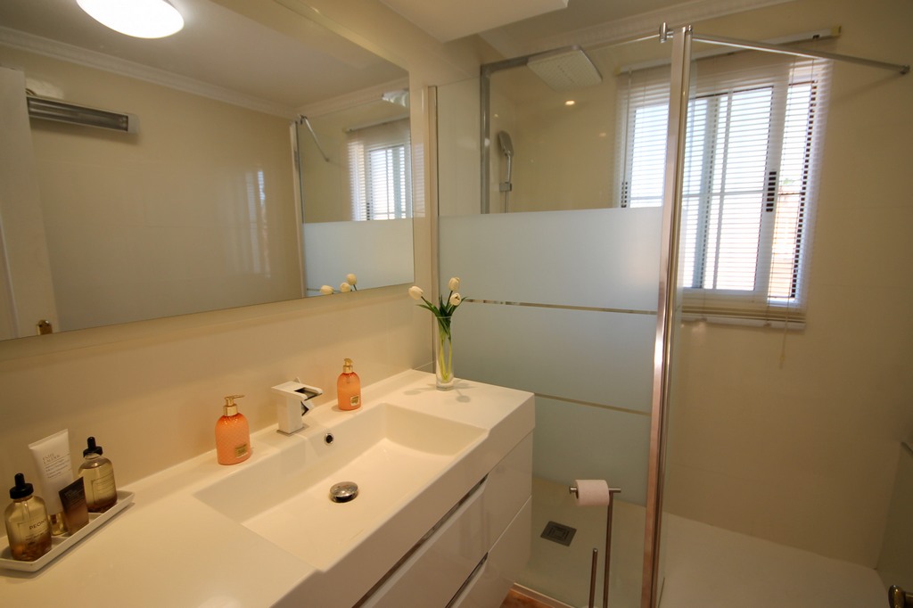 For Sale - Beautifully presented 3 bed villa with communal pool -  - Alicante