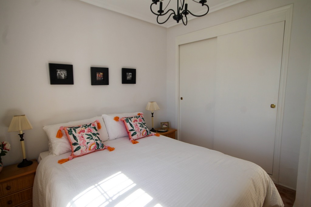 For Sale - Beautifully presented 3 bed villa with communal pool -  - Alicante