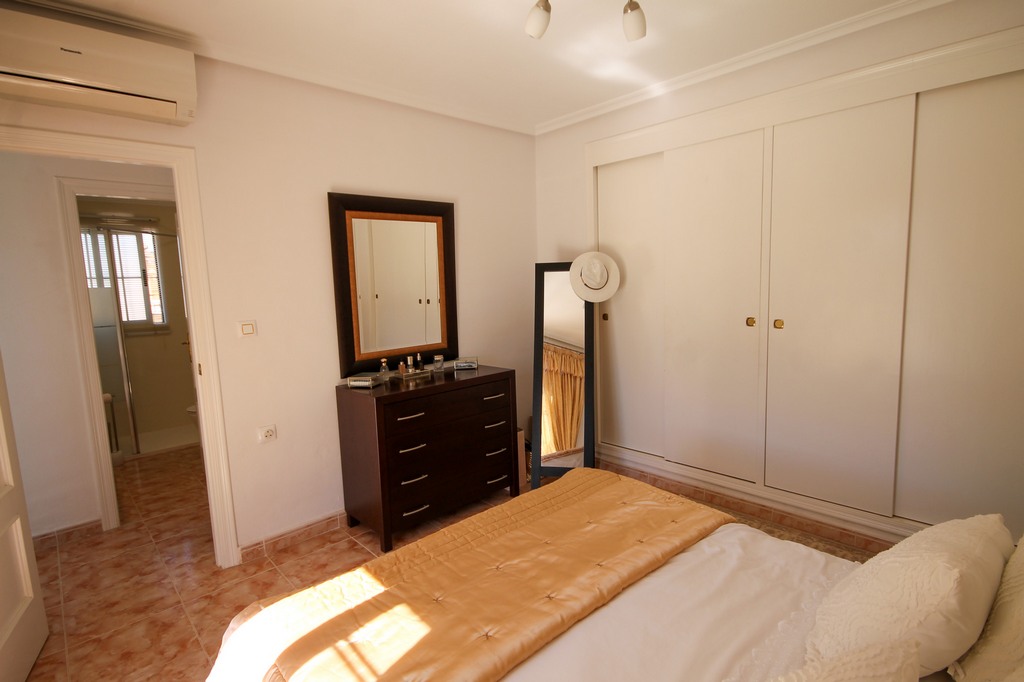 For Sale - Beautifully presented 3 bed villa with communal pool -  - Alicante